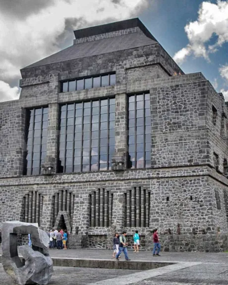 Fachada de piedra volcánica del Museo Diego Rivera-Anahuacalli